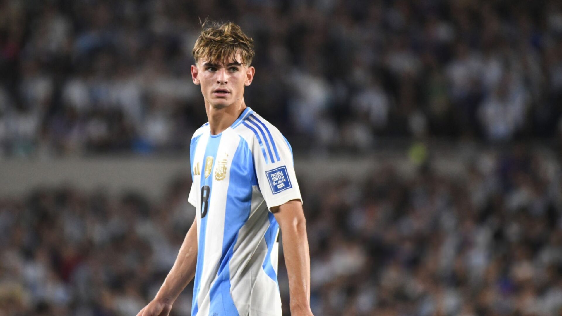 Nico Paz con la maglia dell'Argentina