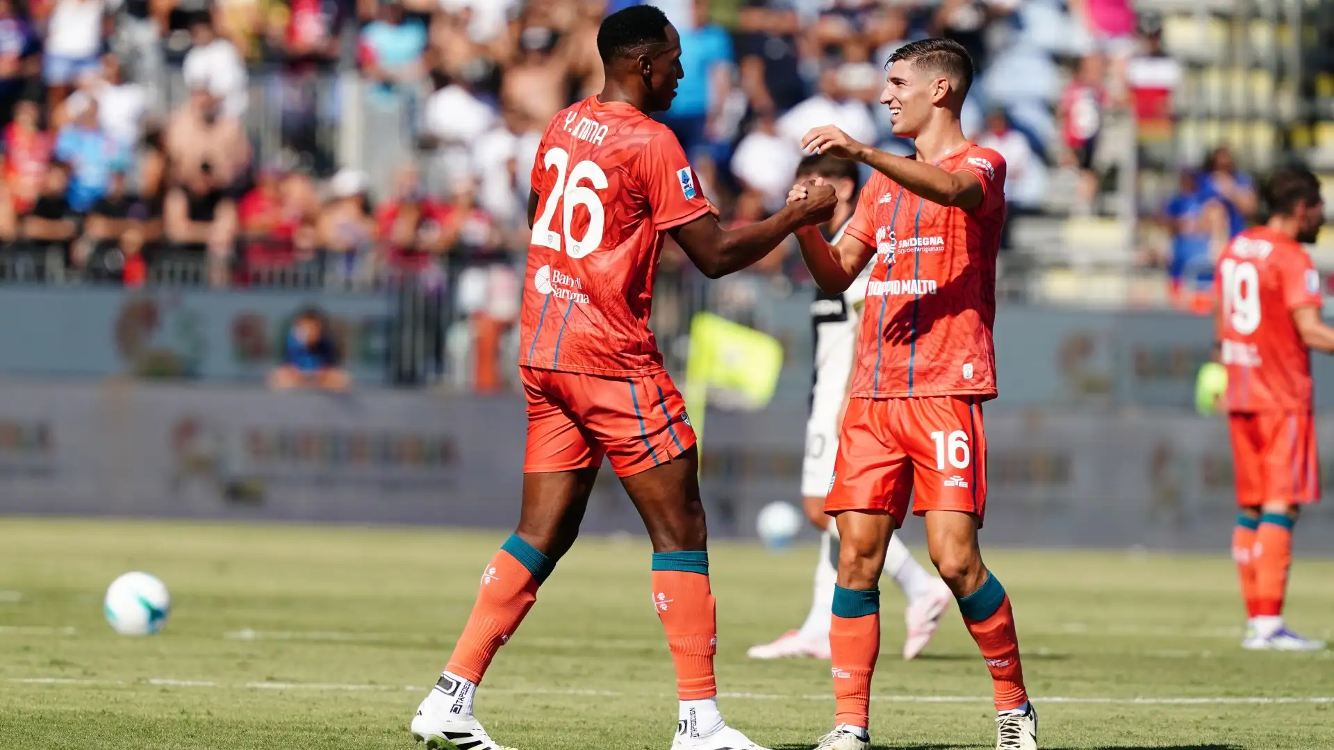 Cagliari, tre punti pesanti: Parma battuto 2-0 all’Unipol Domus