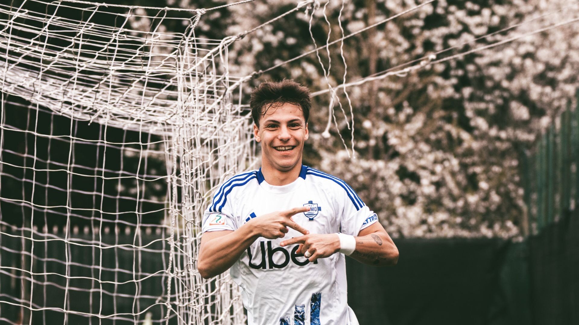 Thomas Altomonte con la maglia del Como