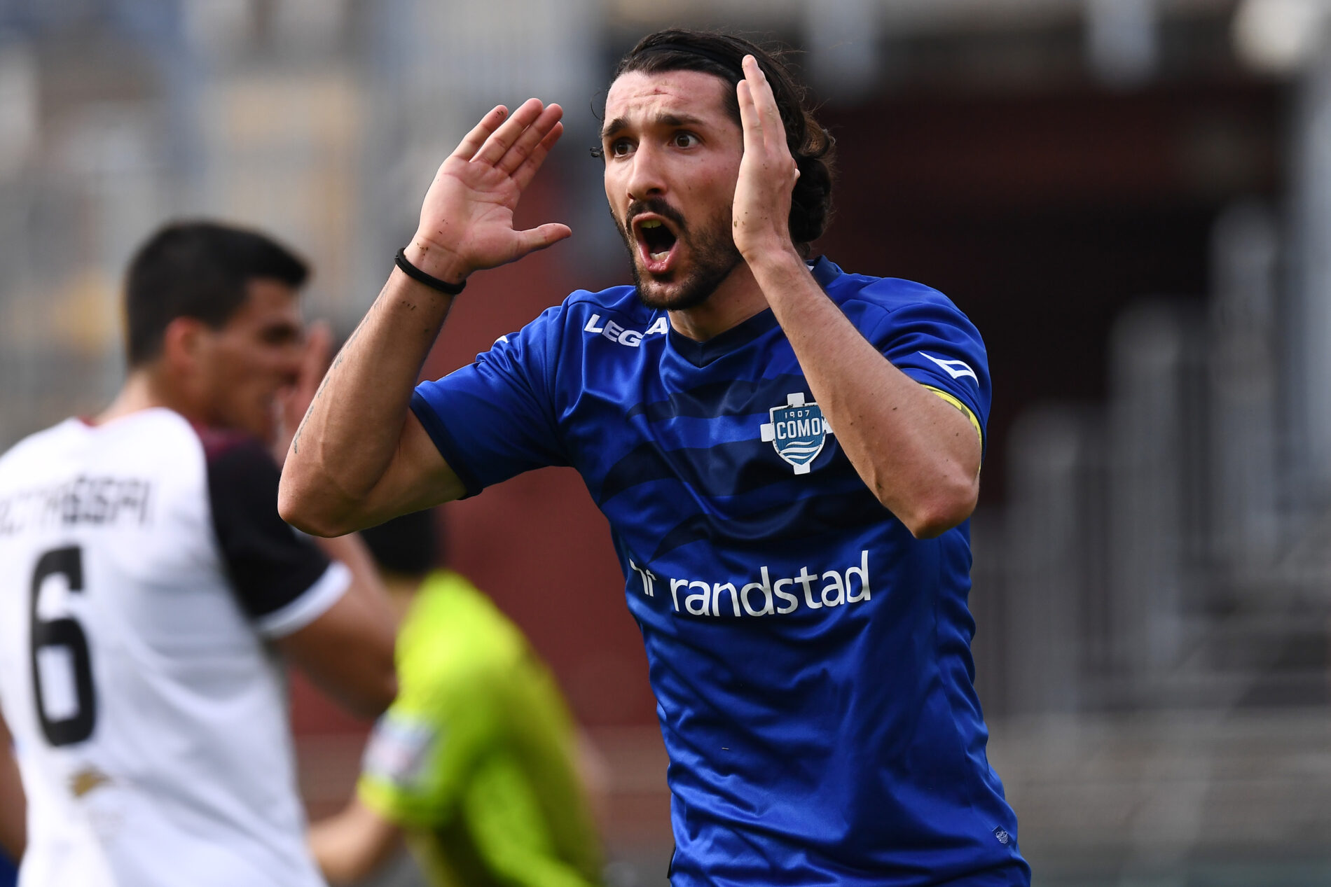 Alessandro Bellemo, dall’erba di Como alle strade di Chioggia: l’ex capitano diventa eroe per una notte Alessandro Bellemo, dall’erba di Como alle strade di Chioggia: l’ex capitano diventa eroe per una notte