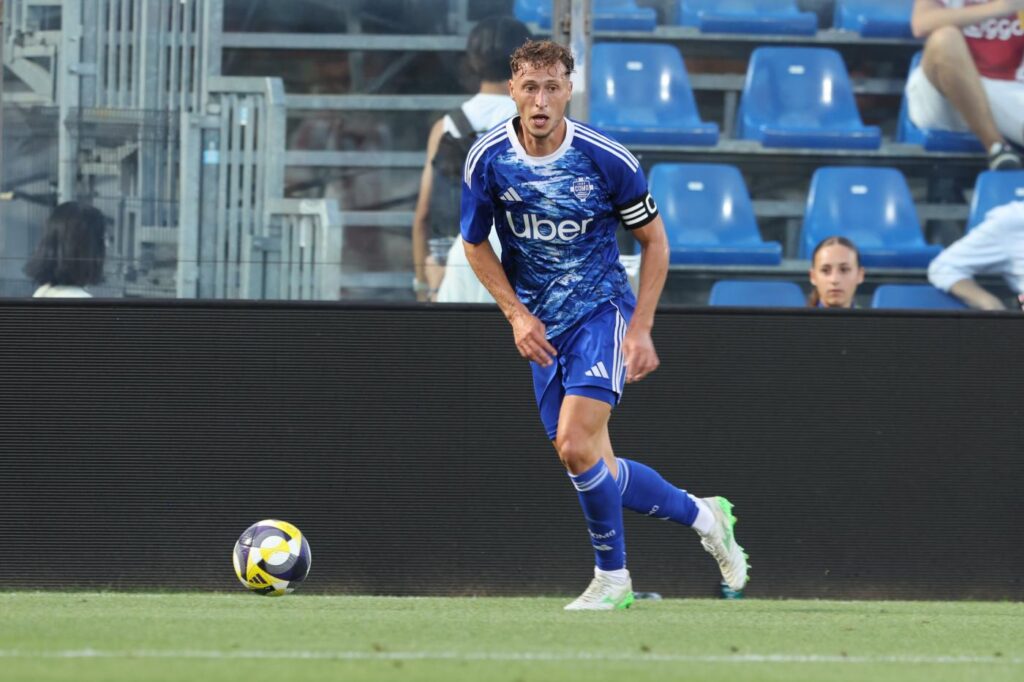 Vojvoda in azione con la maglia del Como