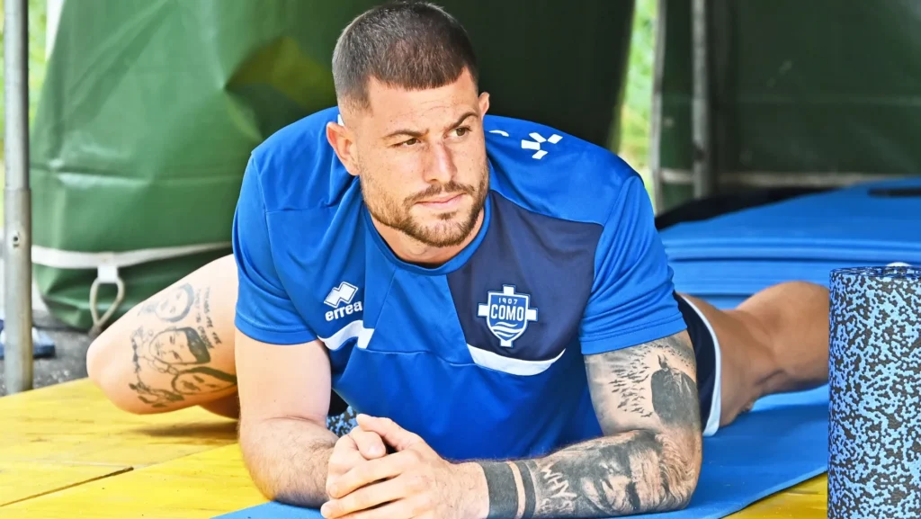 Alberto Cerri con la maglia del Como