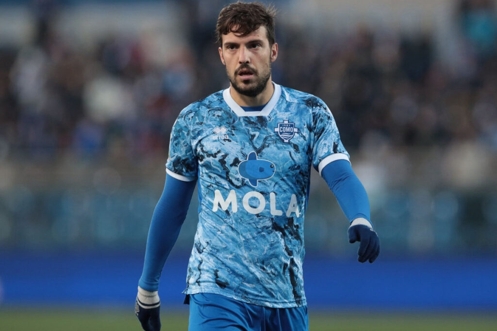 Simone Verdi con la maglia del Como